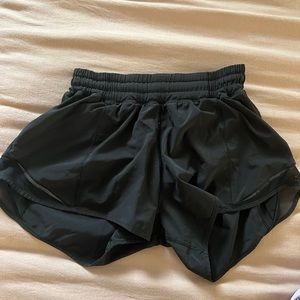 Lululemon hotty hot 4” shorts; size 6 — BLACK